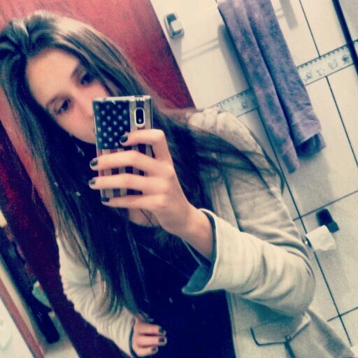 Viver e não ter a vergonha de ser feliz. Cantar e cantar e cantar a beleza de ser um eterno aprendis              .http://t.co/7H3SZxJhs7 - instagram