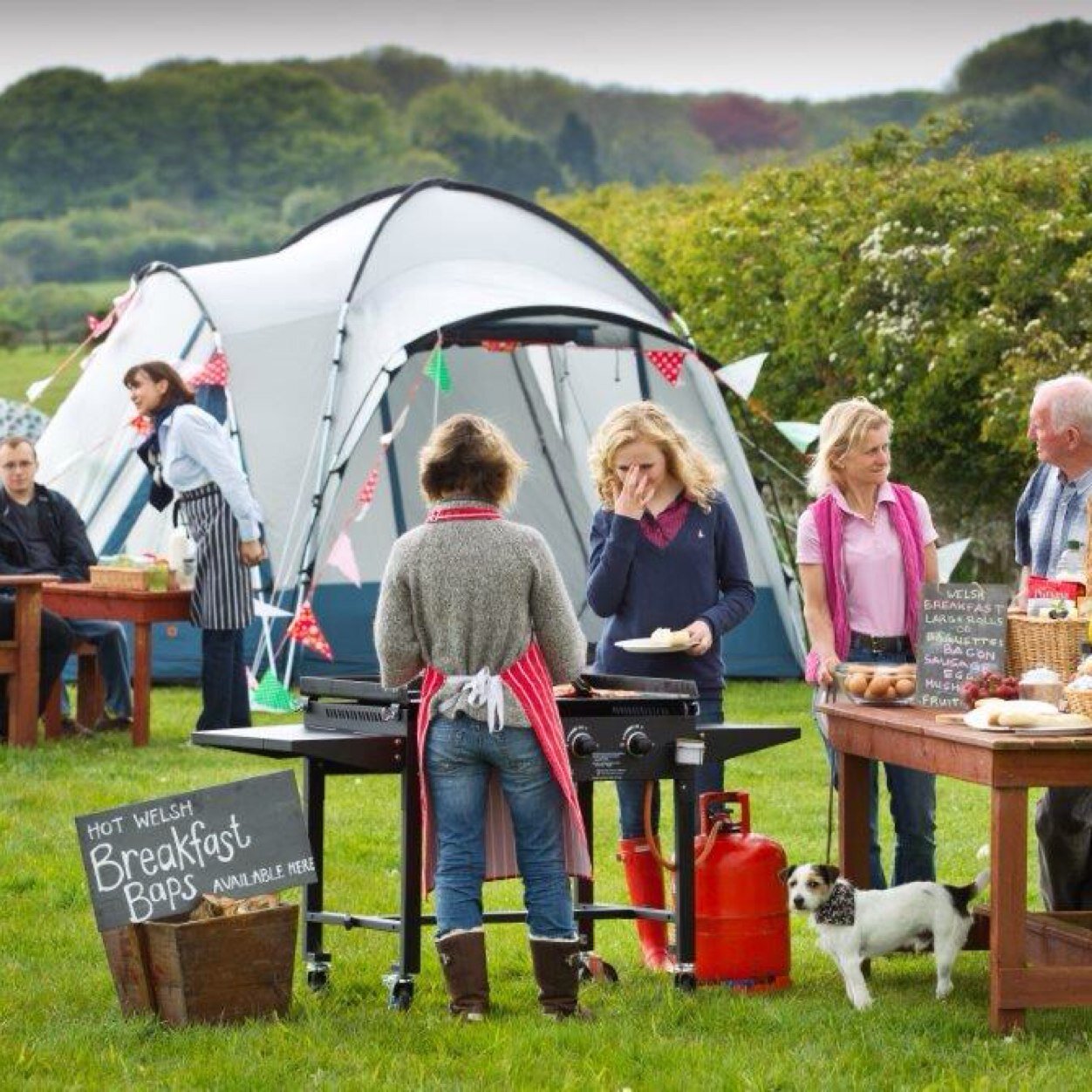 A familly run, quiet campsite in Monknash on the Heritage Coast Vale of Glamorgan. 10 Min. walk to beach 300 yards Plough and Harrow. For families and couples.