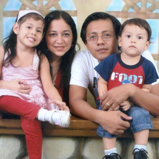 constructora de ideas, frases, animalista de corazón, y mamá 24h/7d a la semana