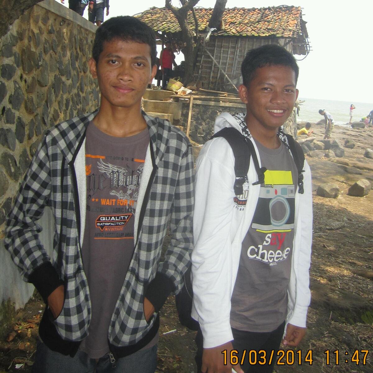 muhammad_nuha12's profile picture. SMK N 2 KENDAL
XI Achithecture 1
Follback just mention :)