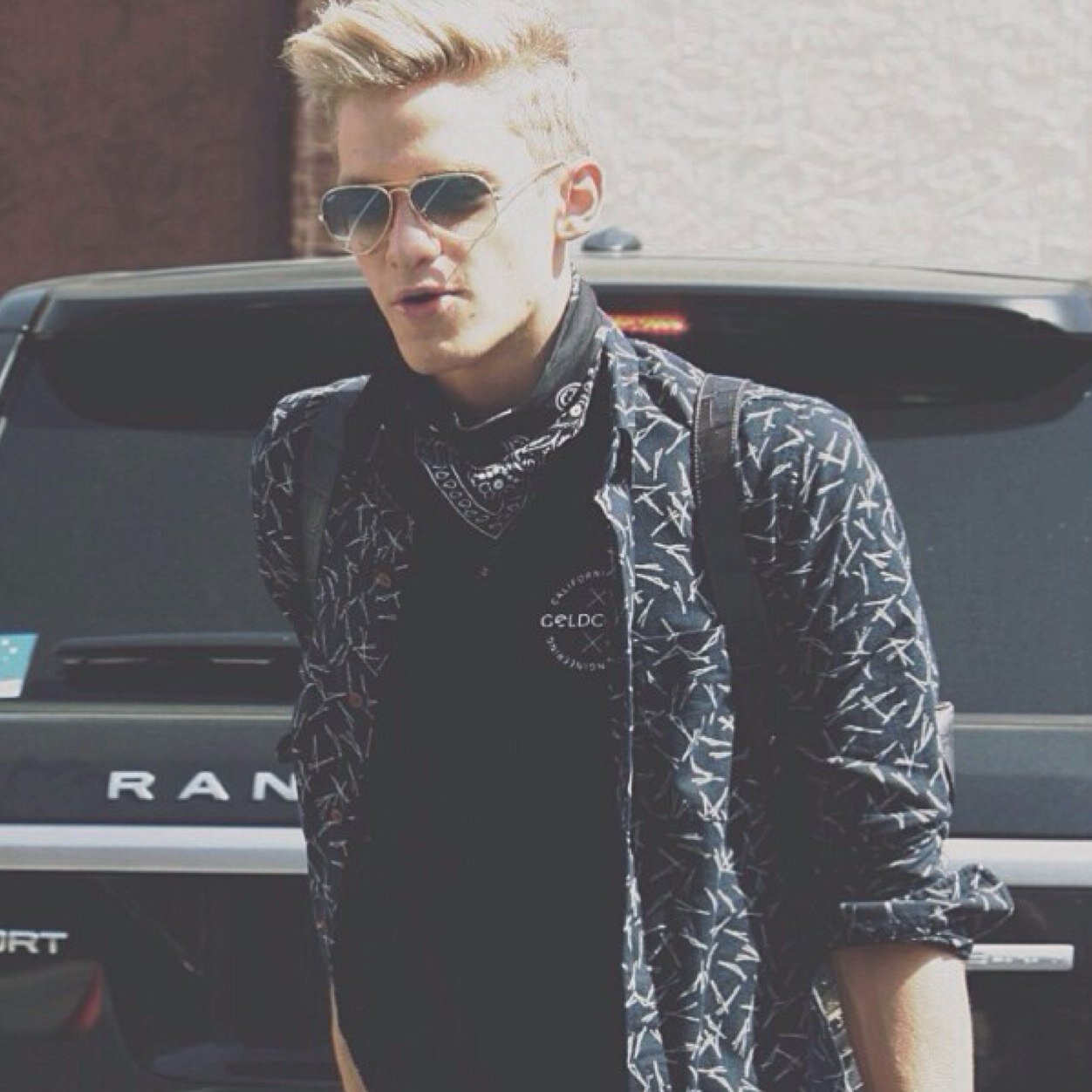 I tweet Cody Simpson quotes! This account is run by @CodysQueens.