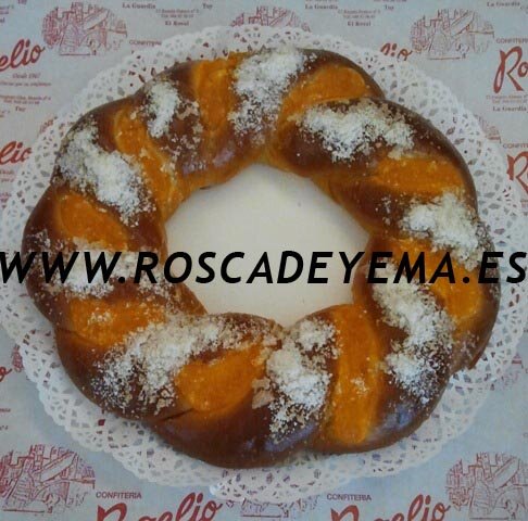 Tienda online de rosca de yema típica de A Guarda, Galicia. Delicioso postre gallego con yema en su interior. Enviamos las roscas de yema a toda España!