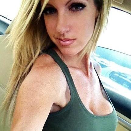 sexyhot0233's profile picture. 