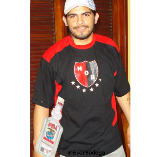 EverBodega's profile picture. Toda clase de alcohol me tragaba en Valencia, aburrido de la casalla me he vuelto a Argentina. Jugador del Newells.