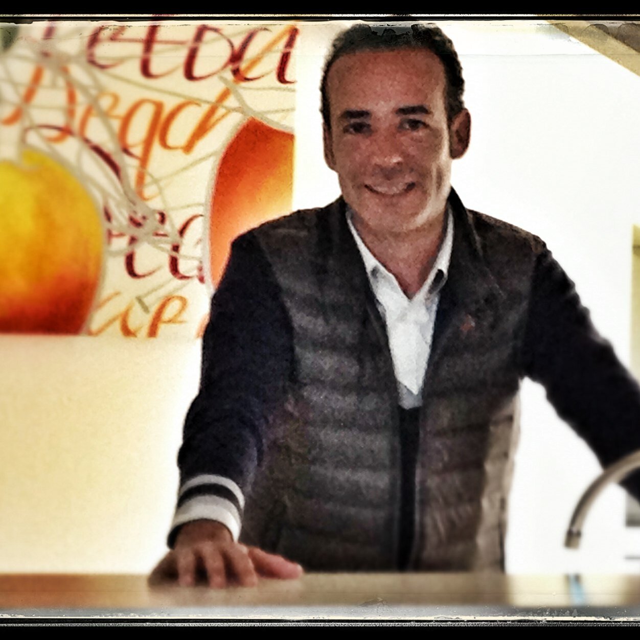 Amante de la radio, de mi trabajo y de las personas. Responsable de marketing y musicales en 97.7 Radio. Colaborando en la revista Urban, sección:  #UrbanNight