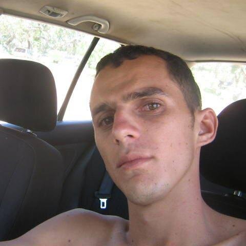 Não me preocupo com o que pensam de mim, sou o que sou, tenho falhas e coisas boas, verdades rimam com minha vida, o resto é questão de gosto.