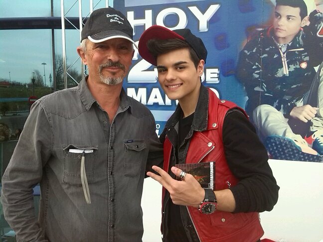 Nivel 57. Soy papa abrahamer y estoy orgulloso de estar ayudando a mi hija a cumplir sus sueños con @AbrahamMateoMus! tequiero hija@Lara_Enero