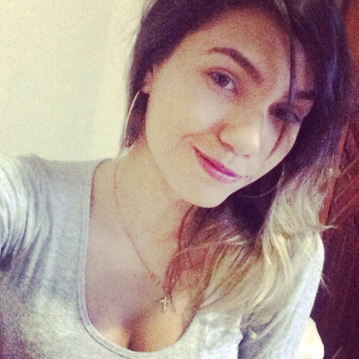 17, Escorpiana, Futura dentista. Ciumenta e chata.. Mas so as vezes. Casada. ❤️