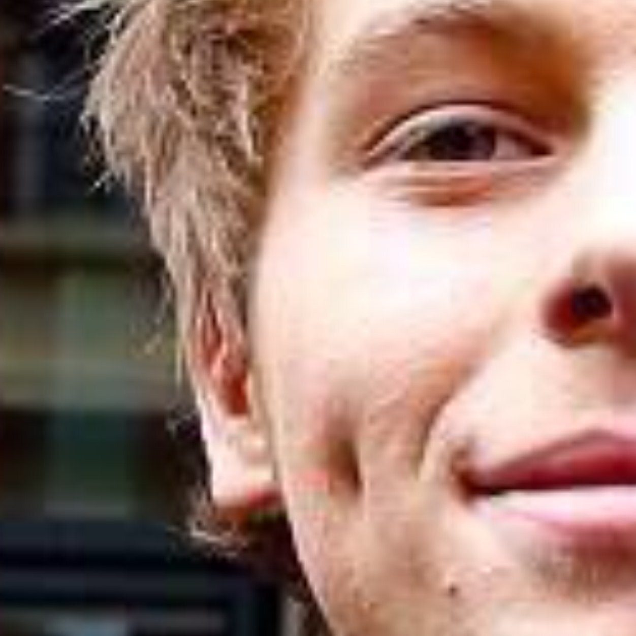 This twitter is dedicated to lukes deep dimple thats hot as fuck