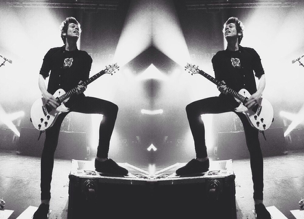HEY BABE GO FOLLOW @WASTEDXIRWIN SHE GAVE YOU A FREE FOLLOW