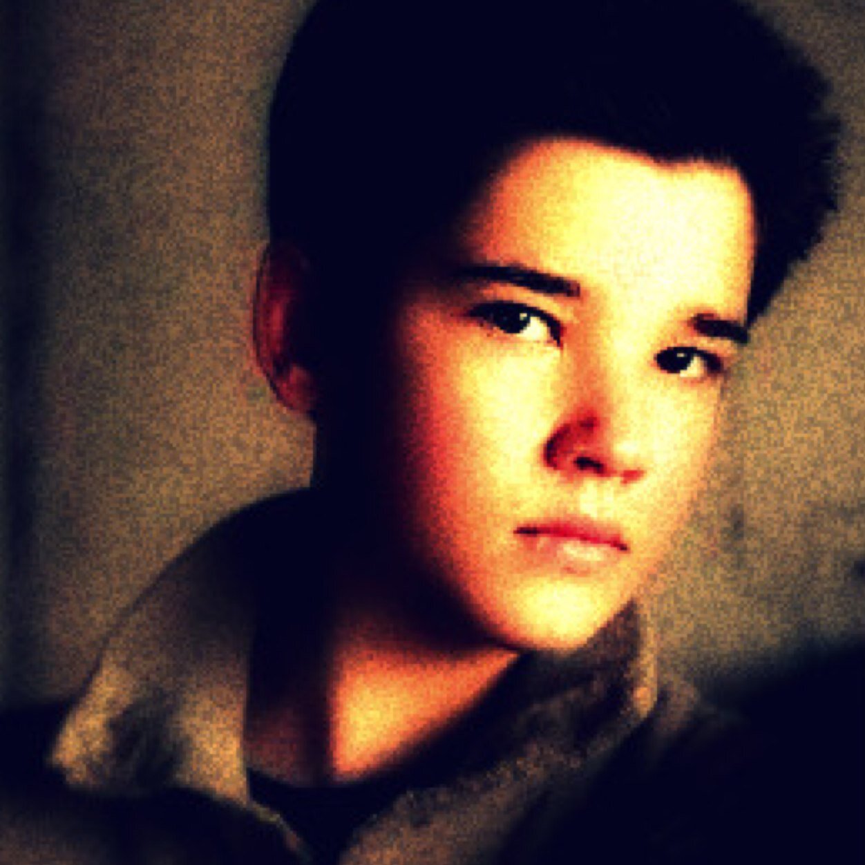 Dhampir, 17 years old; I can move inanimate objects with my mind. I left my old life behind, ready to start a new one.
