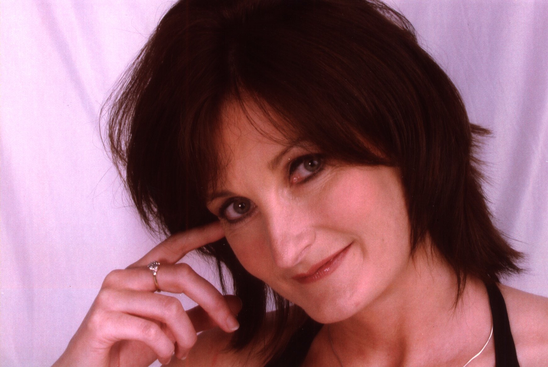 I am a singer in Dublin. I am also a qualified masseuse and have opened a ladies hot stone massage room in Lemons , Clontarf