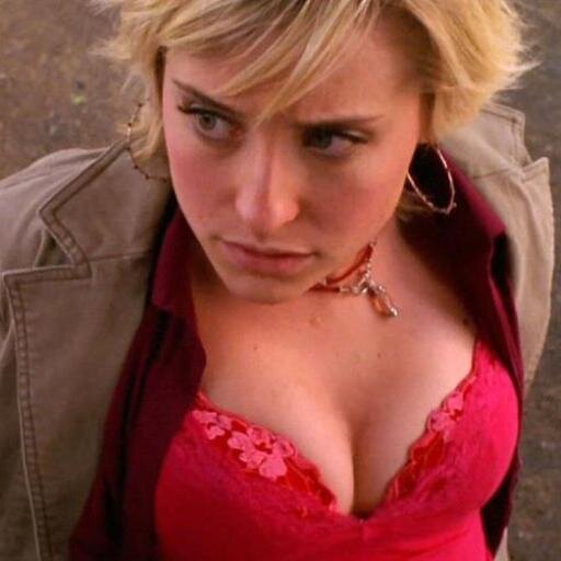 My name is Chloe Anne Sullivan and I love my husband @__Oliver_Queen so much. My cousin @Lois_Lane_Luisa.