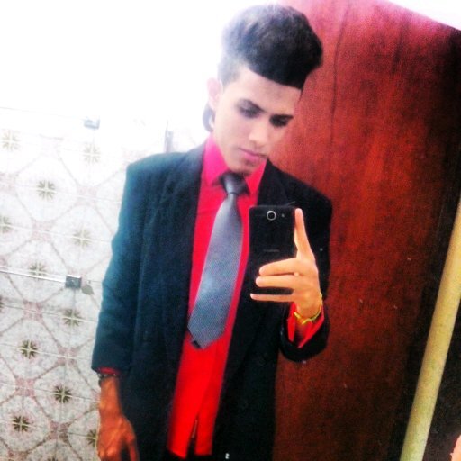 ¡DIOS! Sobre Todo;  Niño educado, Decente, Alegre,Respetuoso, Medio loco; FOLLOW ME, yo te caigo Atra' de una vez!!!! :D
