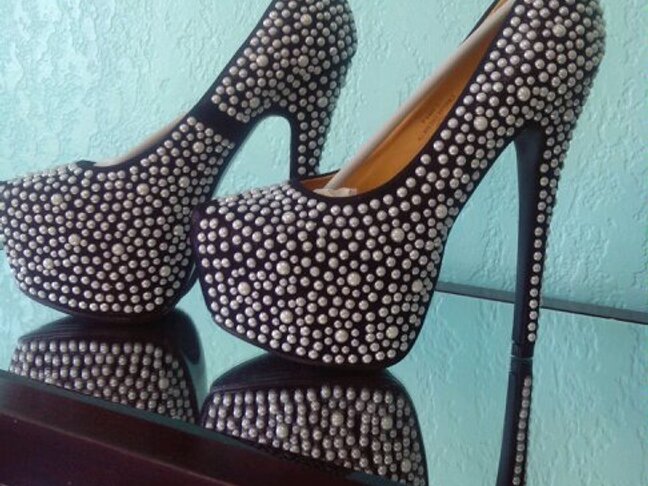 Didier Boutique Inc., a contemporary boutique specializing in unique Apparel, Shoes, Handbags, & Accessories. In home closet organization & Personal Shopping