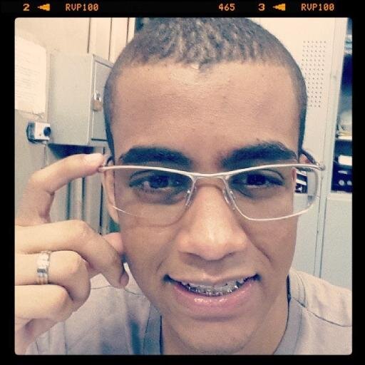 Vivo feliz , faço o que quero independente da opinião dos outros ;]]