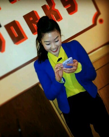 prunae's profile picture. let's hug.