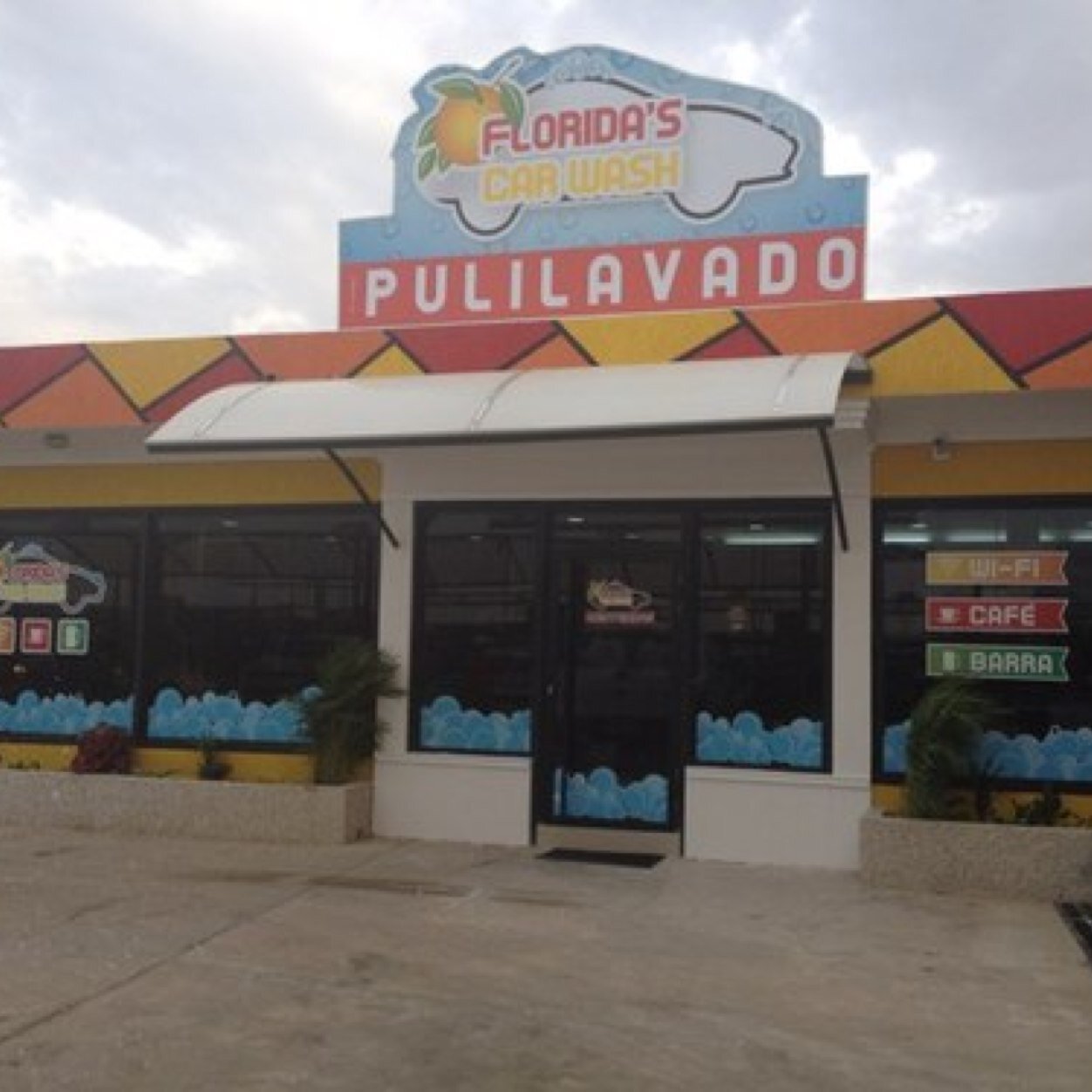 Dirección: Avenida Nro. 45 Urbanización El Rosal Local
8-16 Maracaibo, Estado Zulia.