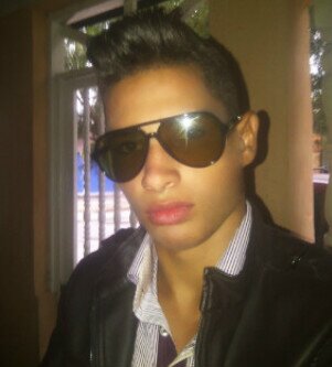 soy cantante amo la música paso el time creando mis temas y pienso q la vida es como una canción hay q sabr llevarle el ritmo y no importa lo q pase  sonreír sp