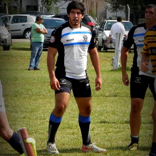Narigon, pelado, ex flaco. Numero 7 de San Miguel Rugby. Fanatico del fernet