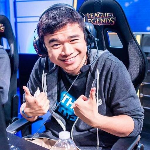 loctranlol's profile picture. used to be okay at games now I just love Costco