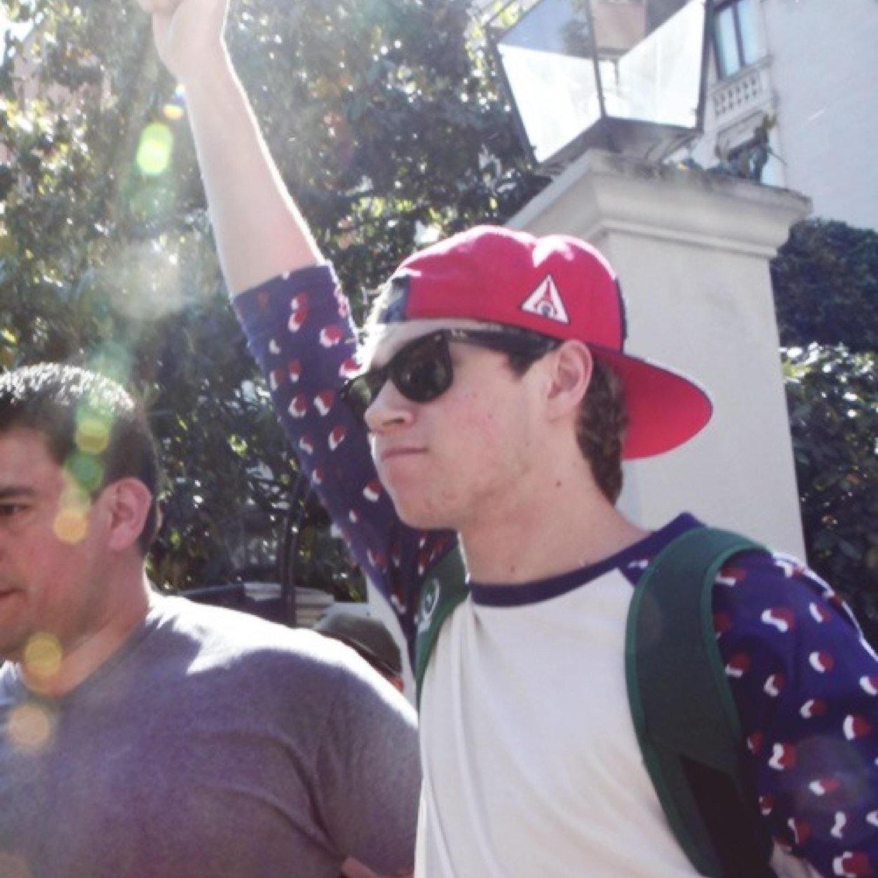 hola go follow @tomlinaxho because she will give you pizza and love you forever if you do