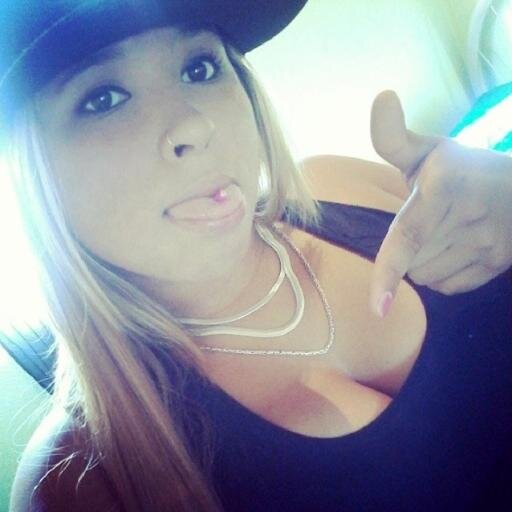 Sou aquela que não segue padrões...
~~♥
*sou a garota que é considerada diferente...
Totalmente autentica... com suas própias opiniões e seu próprio estilo