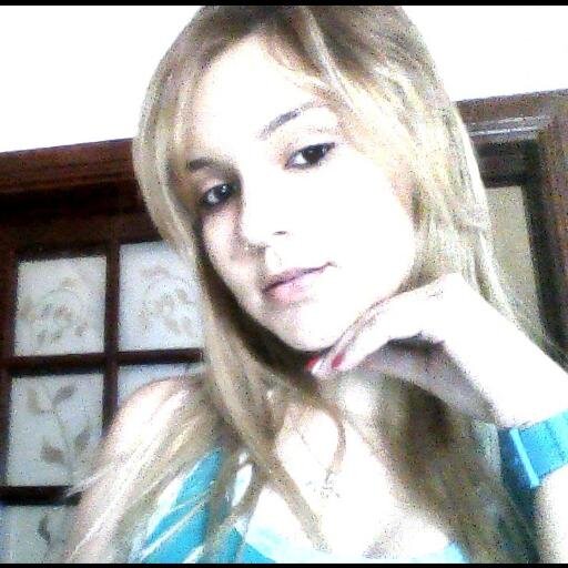 apenas mais uma garota... ♥ Sabe qual foi meu erro ? Deixar você saber o quanto era importante pra mim.