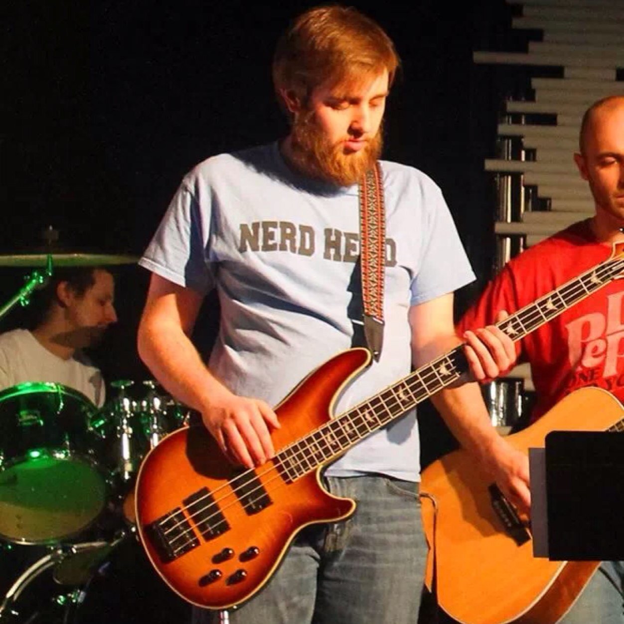 I am a nerd that loves Jesus and playing music. Dating the beautiful @khelt13.