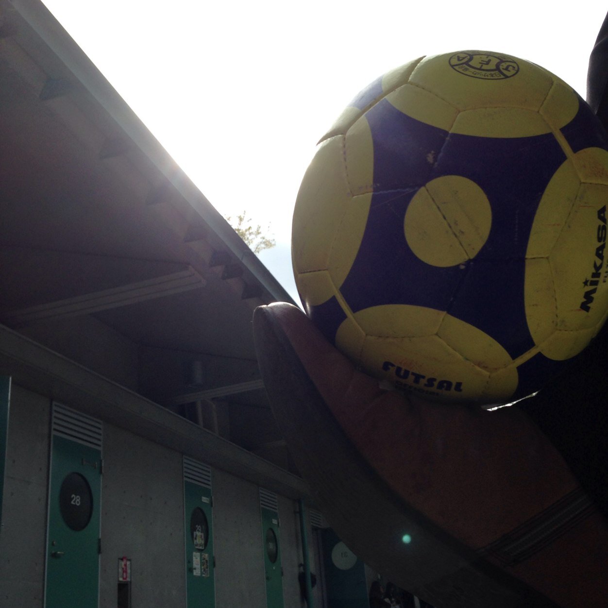 高知工科大学フットサル部 速報 試合時間終了間際に工科大が1点決めて4 3で勝利しました 今回はメンバーが7人という厳しい状況での勝利でした 応援してくださったみなさんありがとうございました Http T Co Yxjtzkjxj6