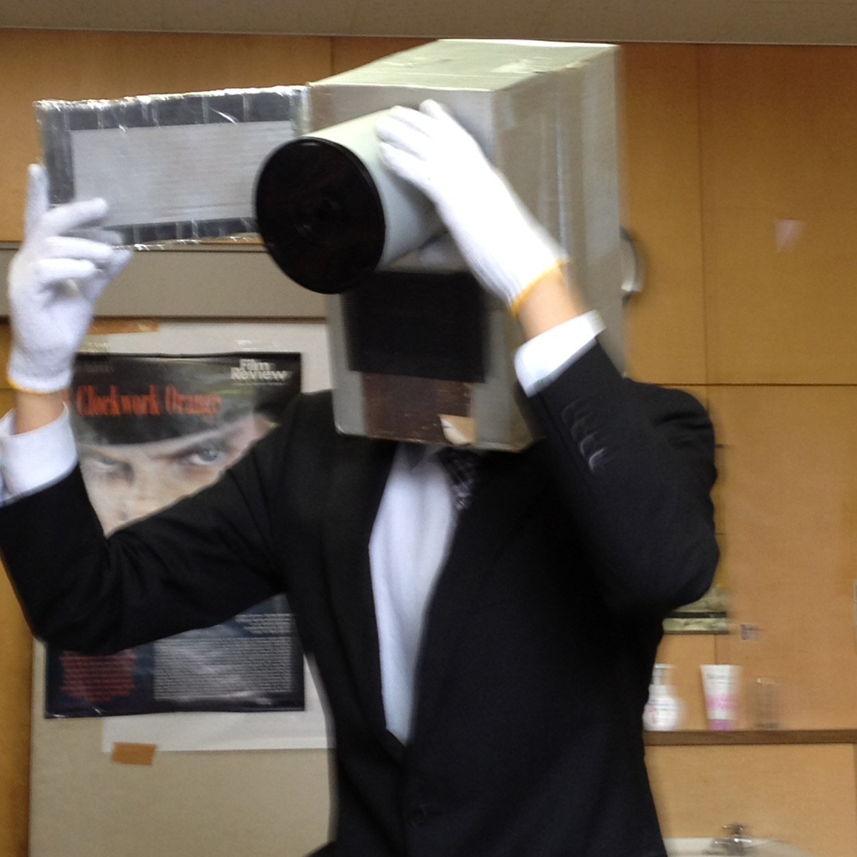 東京工業大学公認インカレサークル、東工大映画研究部のアカウントです。 主な活動は映画を観ることで、現在は毎週火曜と土曜に上映会を行っています。入部、見学は年中受け付けていますので、2年生以上の方も他大学の方も気軽にフォロー、DM、リプをどうぞ！ 工大祭や東学祭に出す自主映画の制作も(ときどき)行っています！