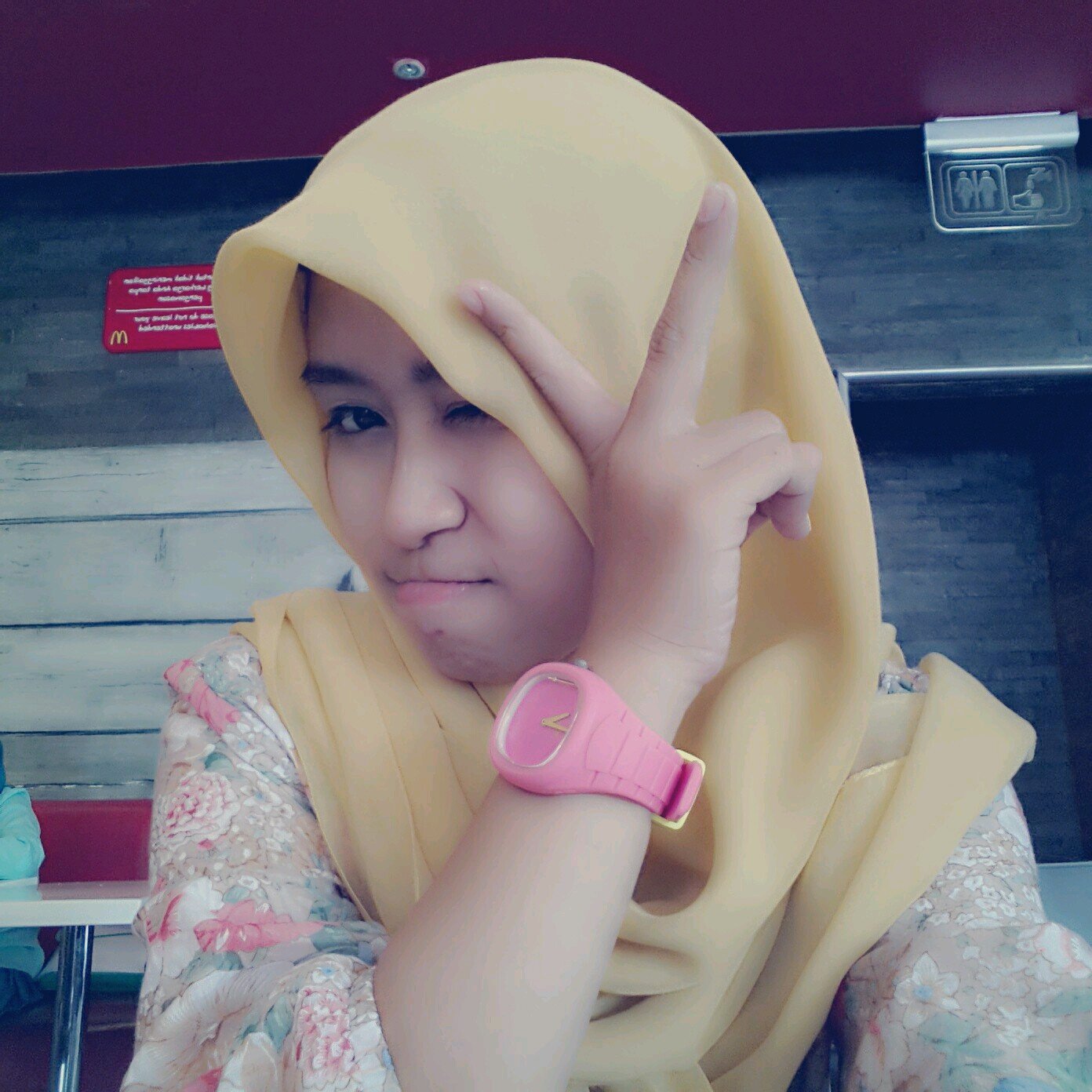 Follow @AaAngraeni , yg ini unfollow saja :)