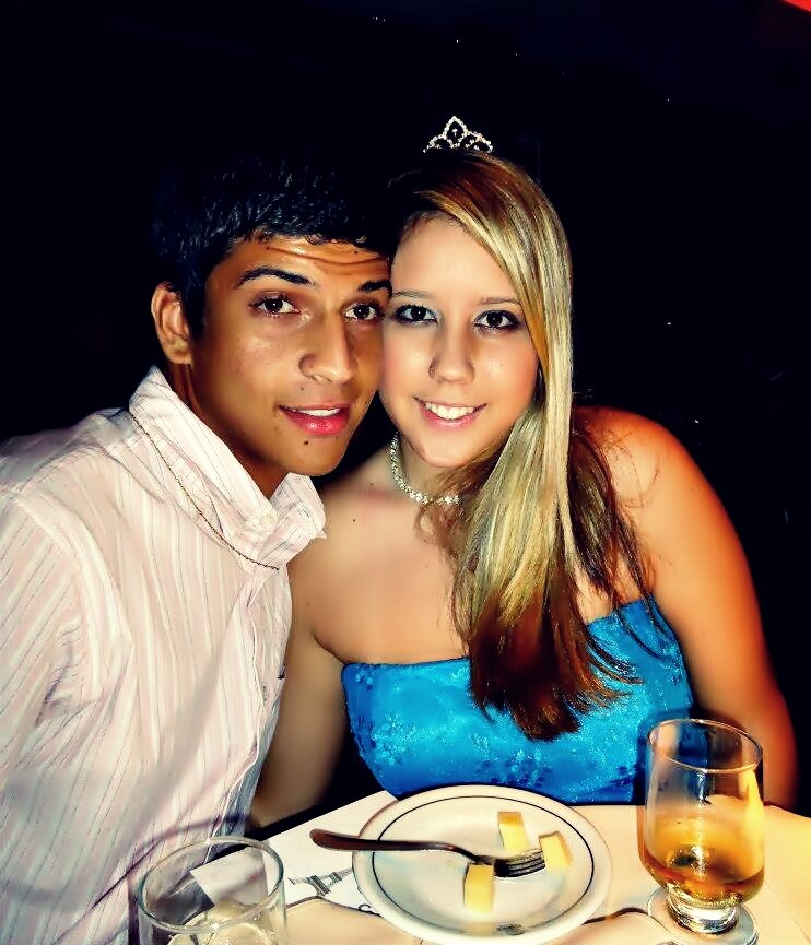 Pisciano,18 anos, namorando, time São Paulo, nasci em Santos e moro na Praia Grande desde quando nasci... ah Tee Amoo Andreessa Amaraaal s2... My Love Forever