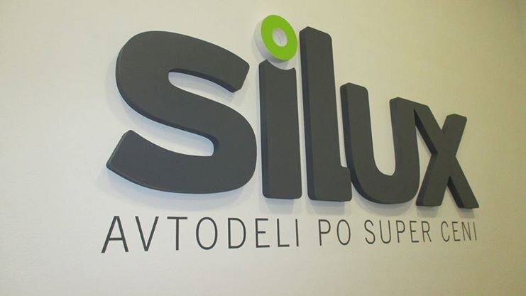 Autoparti ad un prezzo imbattibile! In offerta ci sono autoricambi vari: fari, vetrature, carozzeria, refriggeratori, specchi, telai e altri ricambi.