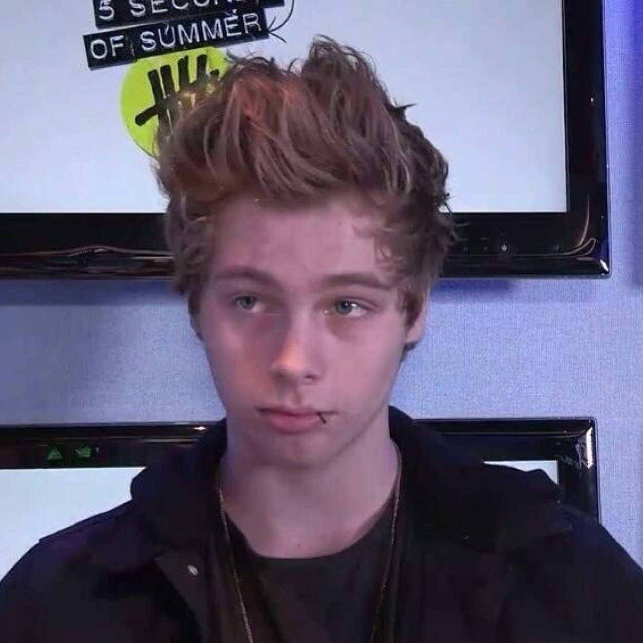 cuddlycliffdawg's profile picture. Don't forget to smile today darling • pleaae follow @hemmokiss