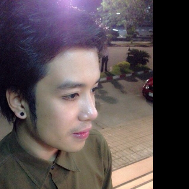 idiphone09's profile picture. 