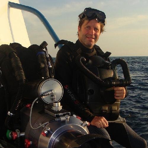 Aujourd'hui, avec plus de 2000 tournages dans toutes les mers et océans, je continue de sillonner le monde à l'affût de beaux projets pour Label Bleu Production