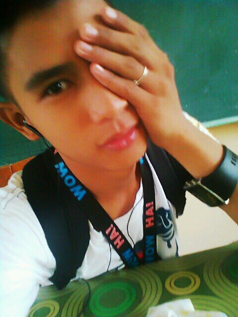 i love kpop
  KPOP is my life :)