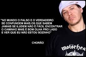 A vida me ensinou a nunca desistir. Nem ganhar, nem perder mas procurar evoluir.#Chorão