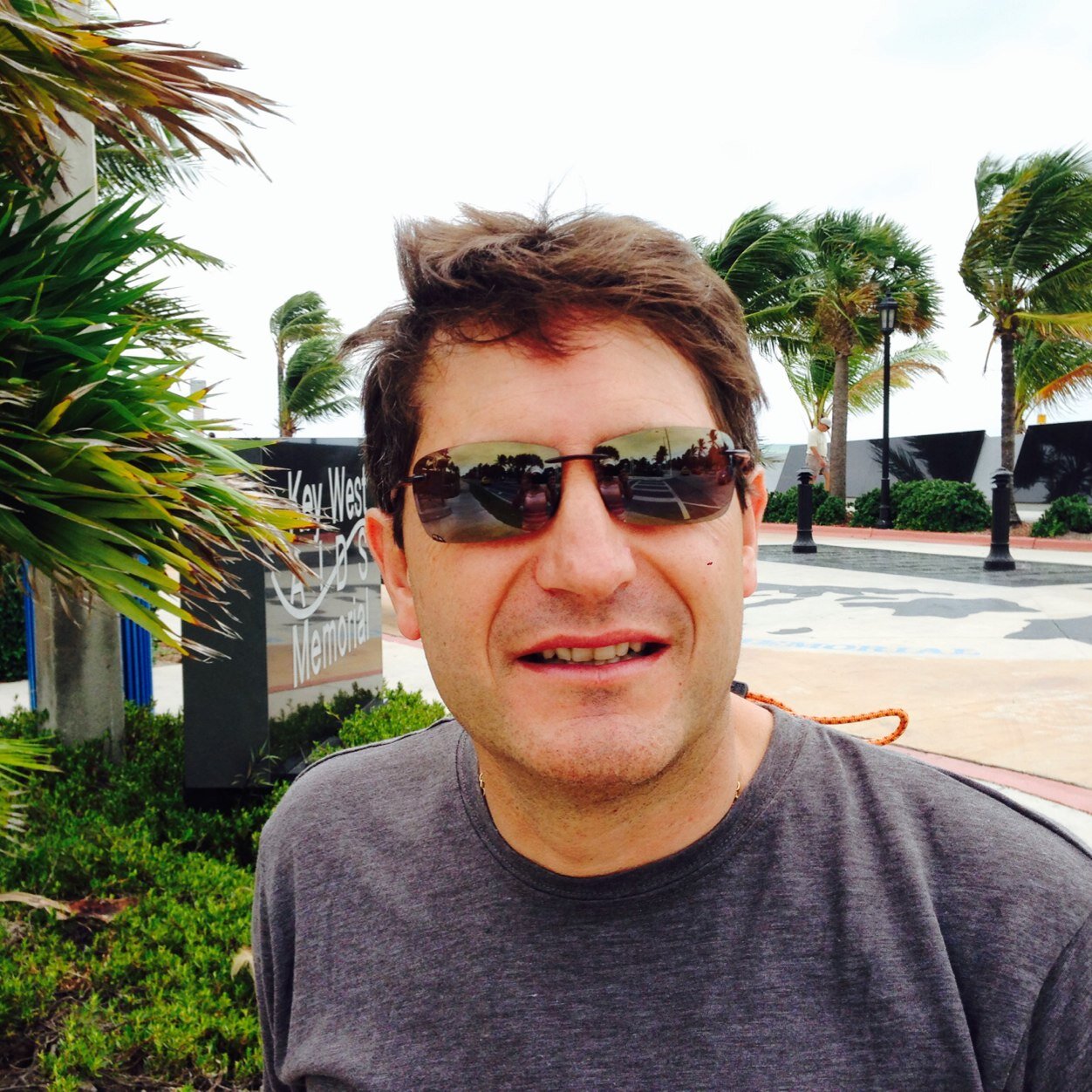 robertoreew0fs's profile picture. 