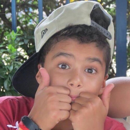 Longe de você eu enlouqueço muito mais Eu vivo na espera de poder viver a vida com você
