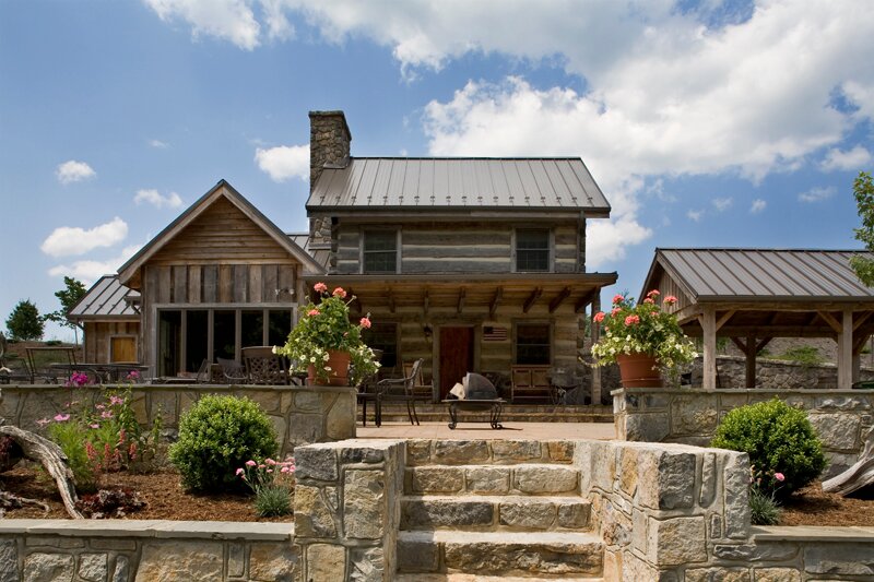 Country Mountain Homes specializes in the restoration of antique log cabins as well as the construction of modern log homes.