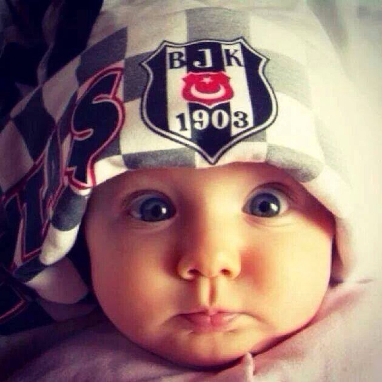 Gücüne güç katmaya geldik formanda ter olmaya geldik BEŞİKTAŞ seninle ölmeye geldik