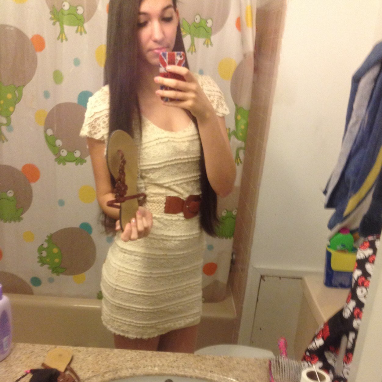 Quit looking for a reason to dislike me, im cool as shit. 
Bestfriend: @paolacviera ...so dont fuck with her. 
Umm yeah. Im chill i guess & weird :3 
Im 17 :)