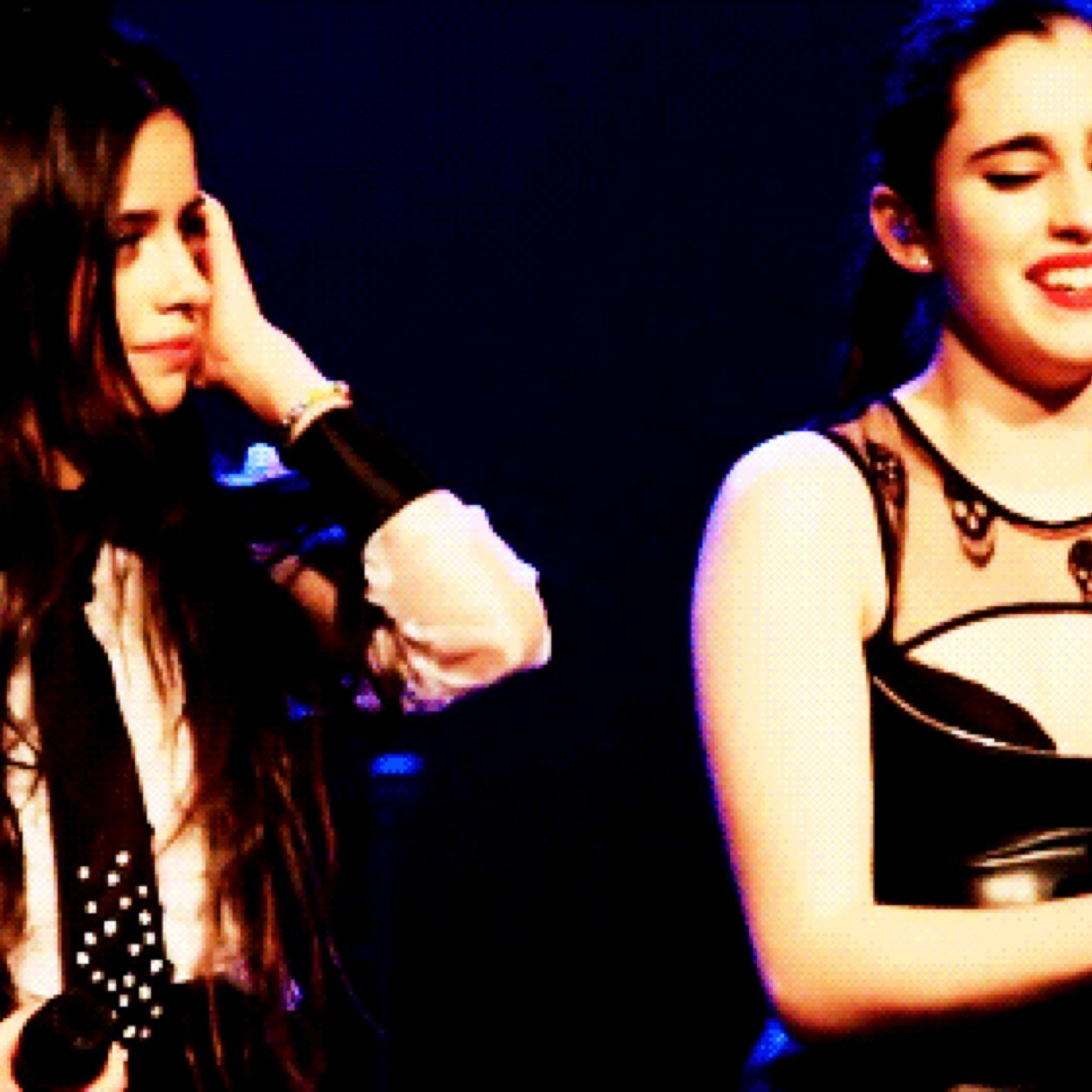 i gave you a free follow so follow @laurensassss :)
