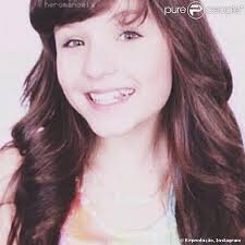 Ola.  sou  Larissa   Manoela    ADoro  a  DisNey  e  Estou namorando   com  matheus chequer