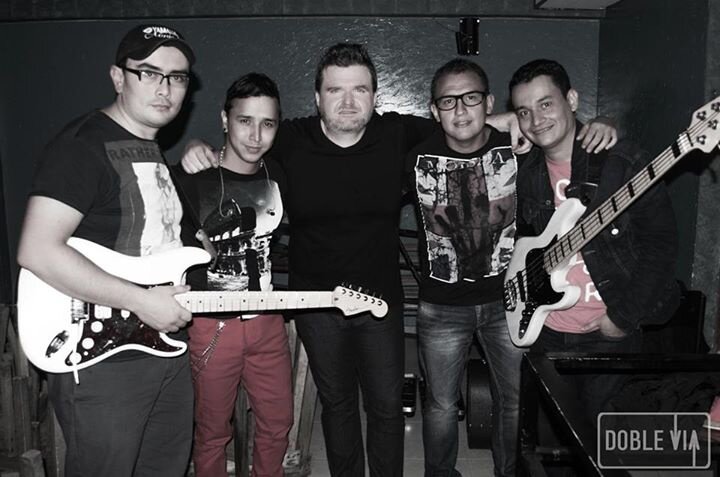 Club de fans de la banda exponente del rock cuyabro 'DOBLE VIA' ♪