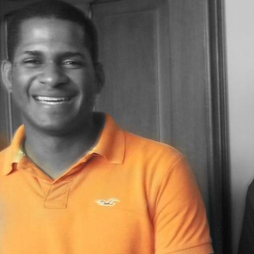 santanamoises's profile picture. Nací en Santo Domingo en 1984 y allí vivo. Soy psicólogo, profesor universitario, comunicador y escritor, aficionado al cine y a los libros.