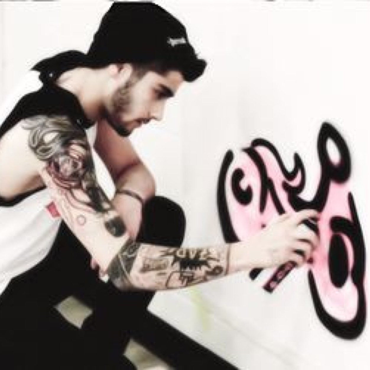 Hey i just gave you a free follow so please follow @malikxbae :) x