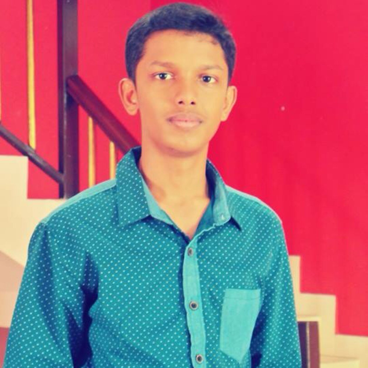 devindran11's profile picture. HOLO